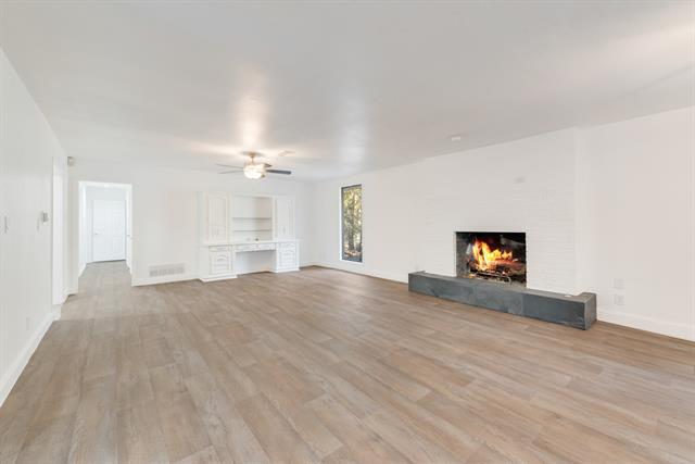 Foto del edificio - 2143 Royal Oaks Dr