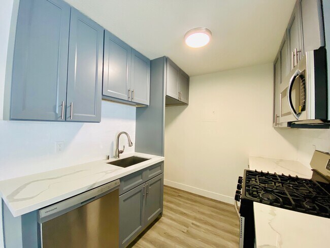 Foto del edificio - 6943 Hazeltine Ave Van Nuys, CA 91405