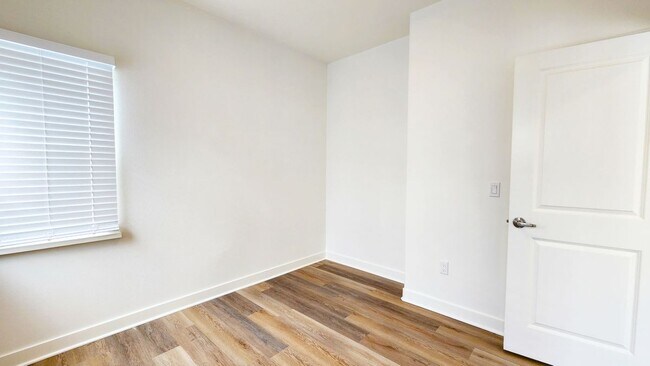 Foto del edificio - 636 N Orange Dr
