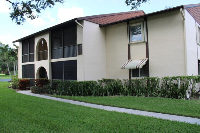 Building Photo - 121 Lake Pine Cir