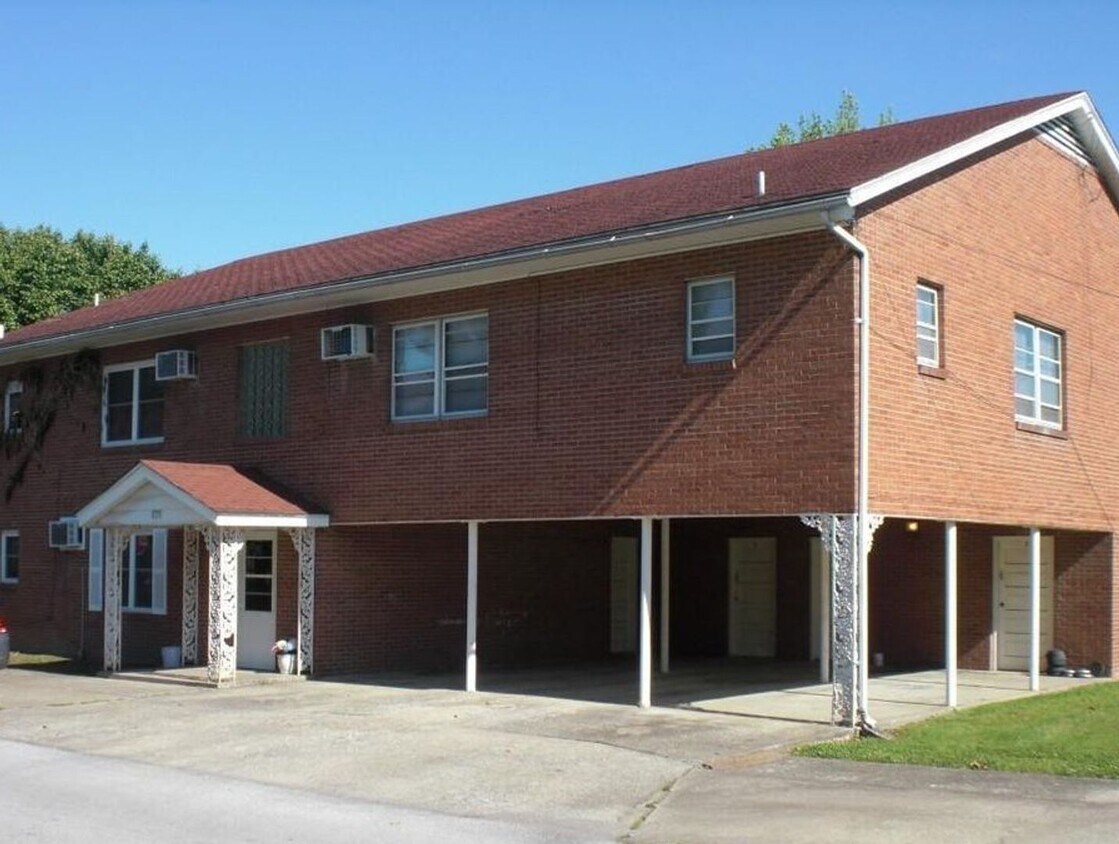 Primary Photo - 424 S 16th Multi Family Complex