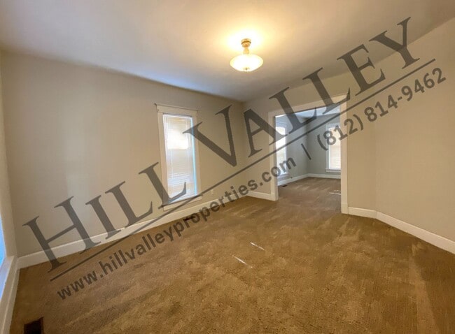 Building Photo - Two Bed, 1 1/2 Bath Home