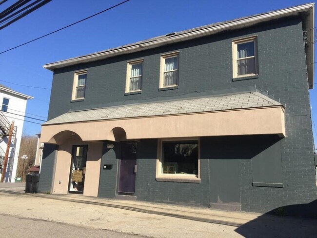 Building Photo - 540 - 2 Bed/1 Bath