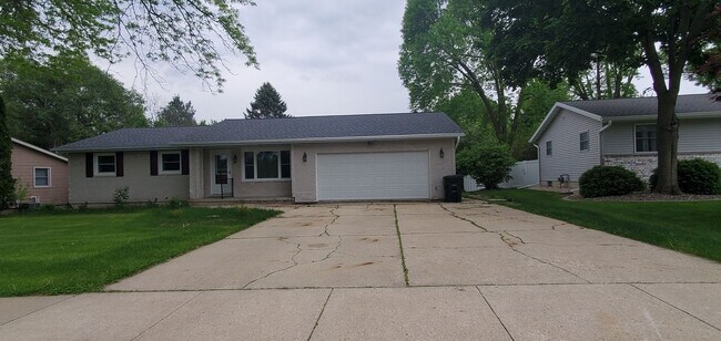 Building Photo - 613 Kriedeman Dr
