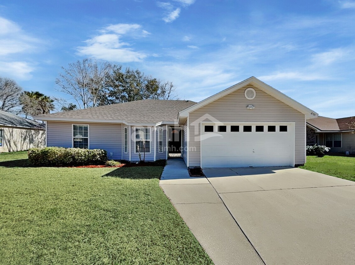 Primary Photo - 2701 Cobblestone Forest Cir W