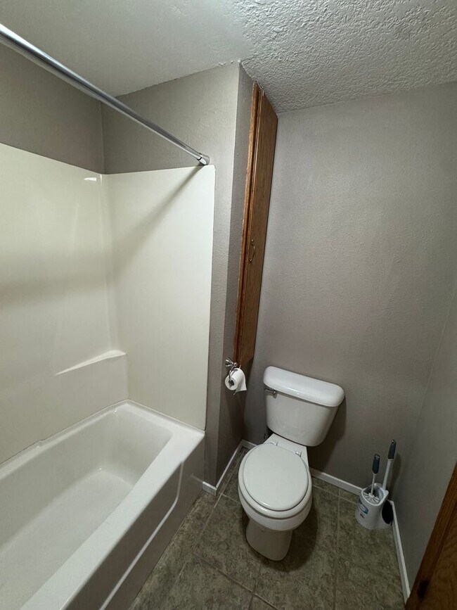 Foto del edificio - Main level house available for rent