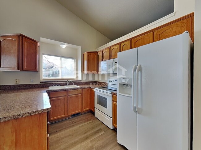 Foto del edificio - 68 E 350 S