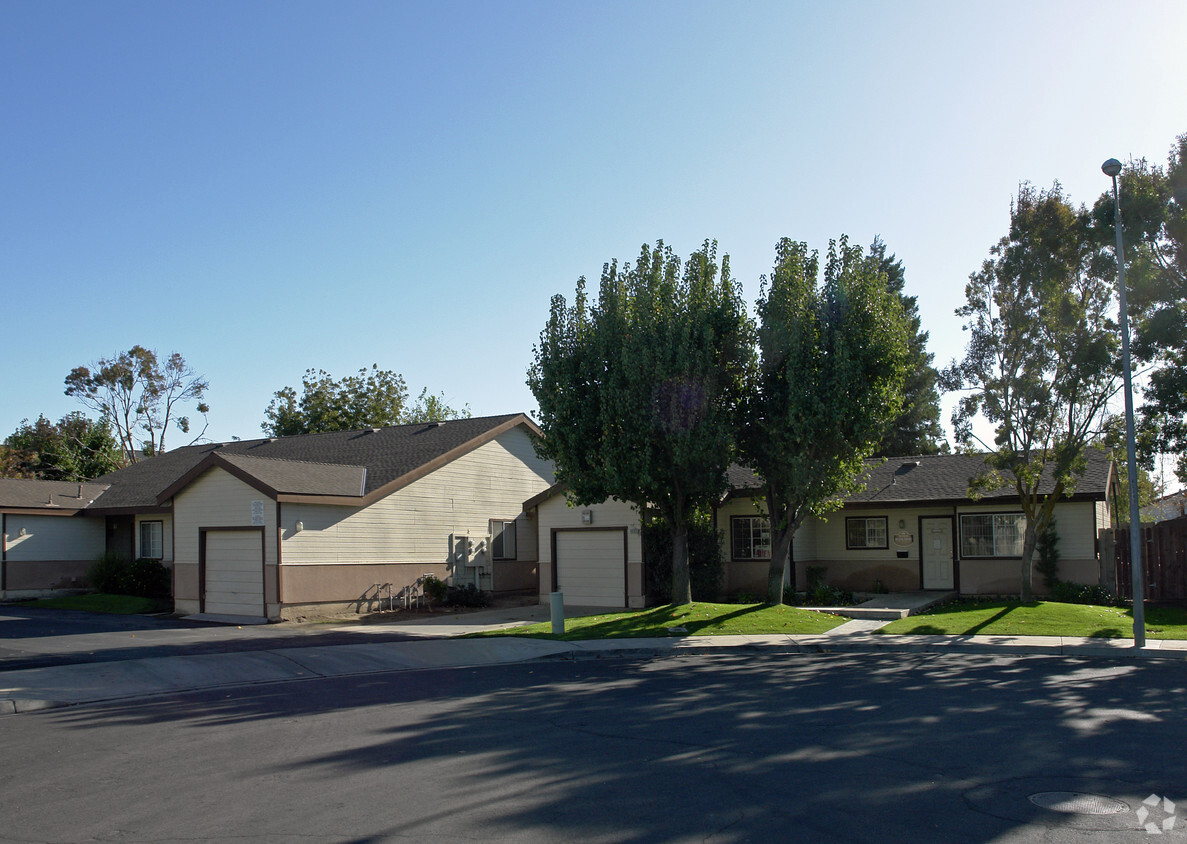 Primary Photo - Brierwood Court Apartments