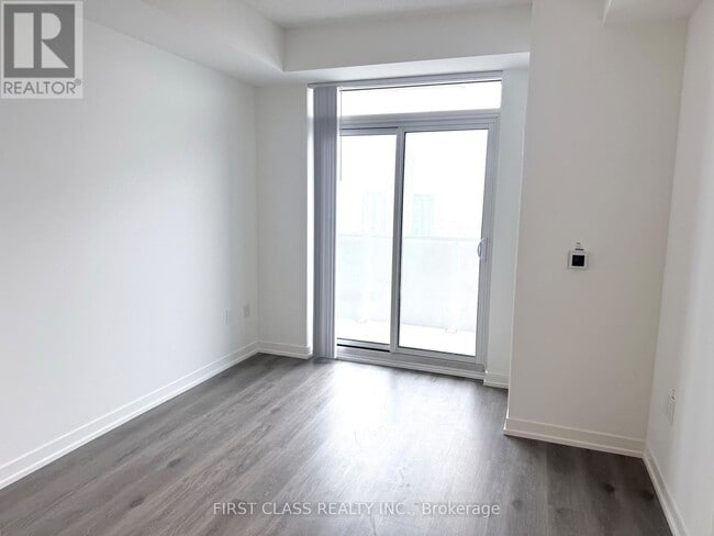 Building Photo - 28 Interchange Wy