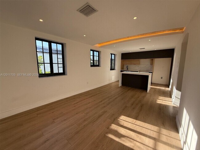 Foto del edificio - 1716 SW 11th St