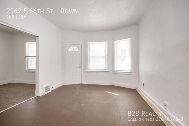 Foto del edificio - 2962 E 66th St