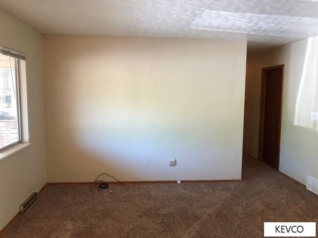 Building Photo - 2424-2426 Clearview Ave