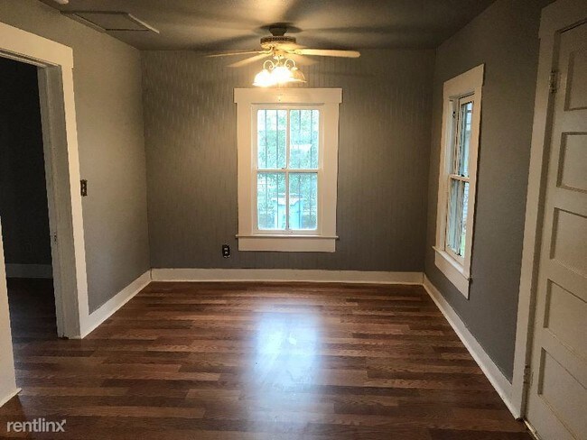 Building Photo - 1 br, 1 bath House - 631 E. Gonzales