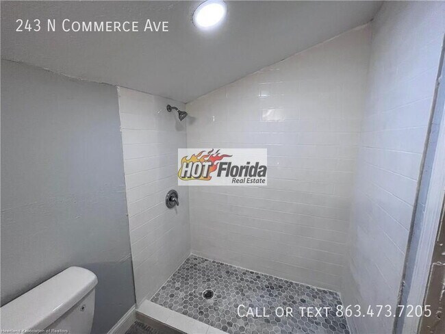 Foto del edificio - 243 N Commerce Ave
