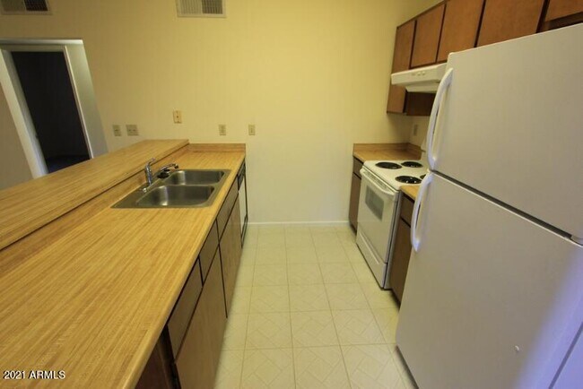 Foto del edificio - 6101 S McKemy St