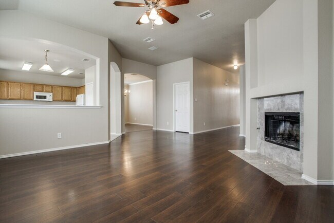 Building Photo - 2713 Meadowview Dr