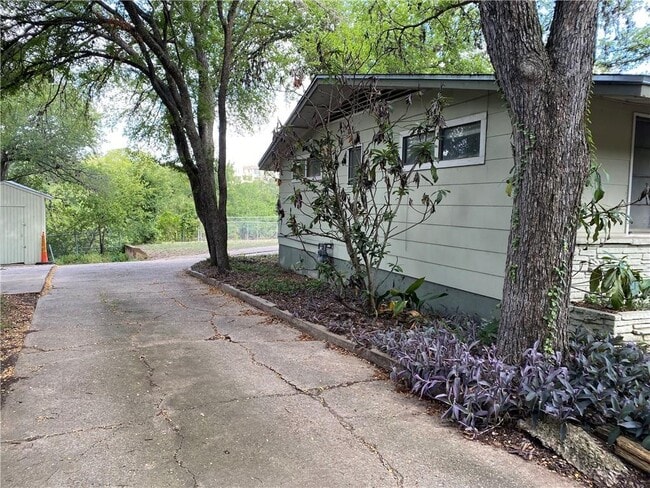 Foto del edificio - 4202 Shoal Creek Blvd