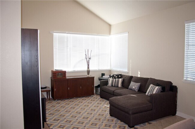 Foto del edificio - 1730 Stratford Cir