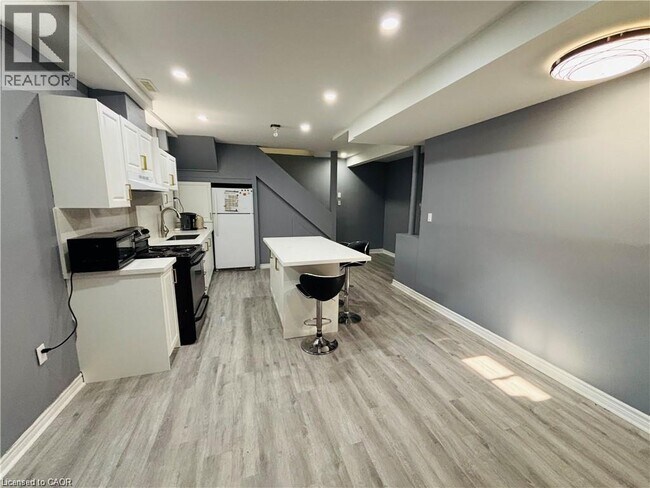 Building Photo - 118 Jacobson Ave