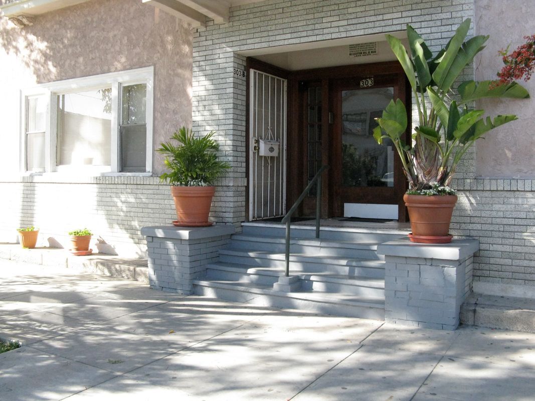 Foto principal - 303 W 4th St