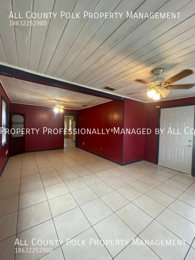 Building Photo - Quaint 1 Bedroom Home in St. Petersburg fo...