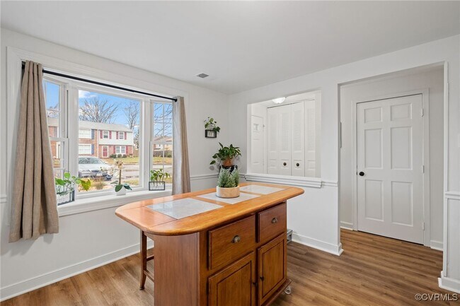Foto del edificio - 7954 Clovertree Ct