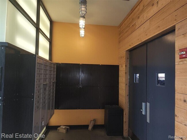 Foto del edificio - 211 E 9 Mile Rd