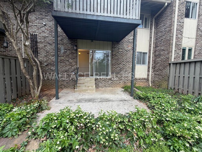 Foto del edificio - FANTASTIC 2 BEDROOM, 2 BATH CONDO IN THE HEART OF SEQUOYAH HILLS!!