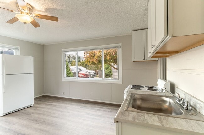 Building Photo - 908 Bryan St