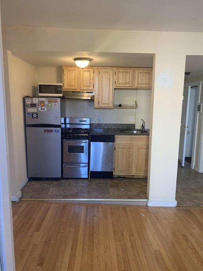 Building Photo - 232 Cambridge St