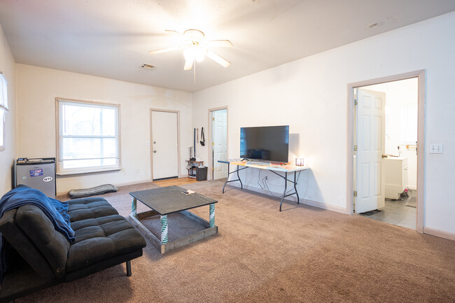Sala de estar - 202 S Lowry St