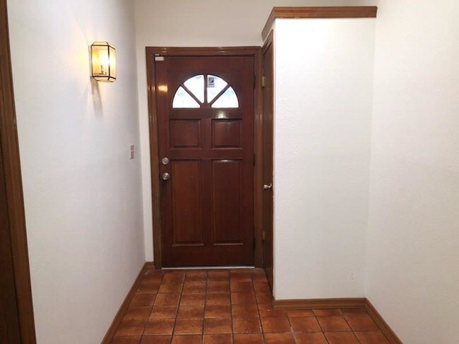Building Photo - 3301 Red Sails Dr