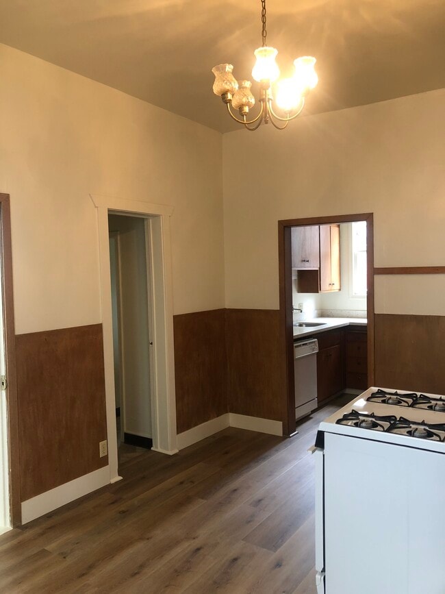 Building Photo - 2127 Haste St