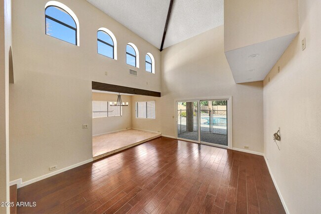 Building Photo - 10613 N 9th St