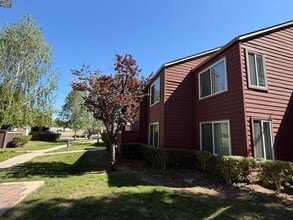 Building Photo - 930 Catkin Ct