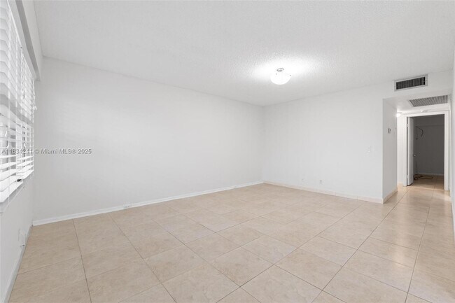 Foto del edificio - 800 SW 131st Ave