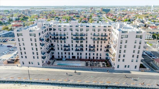 Building Photo - 100 W Broadway