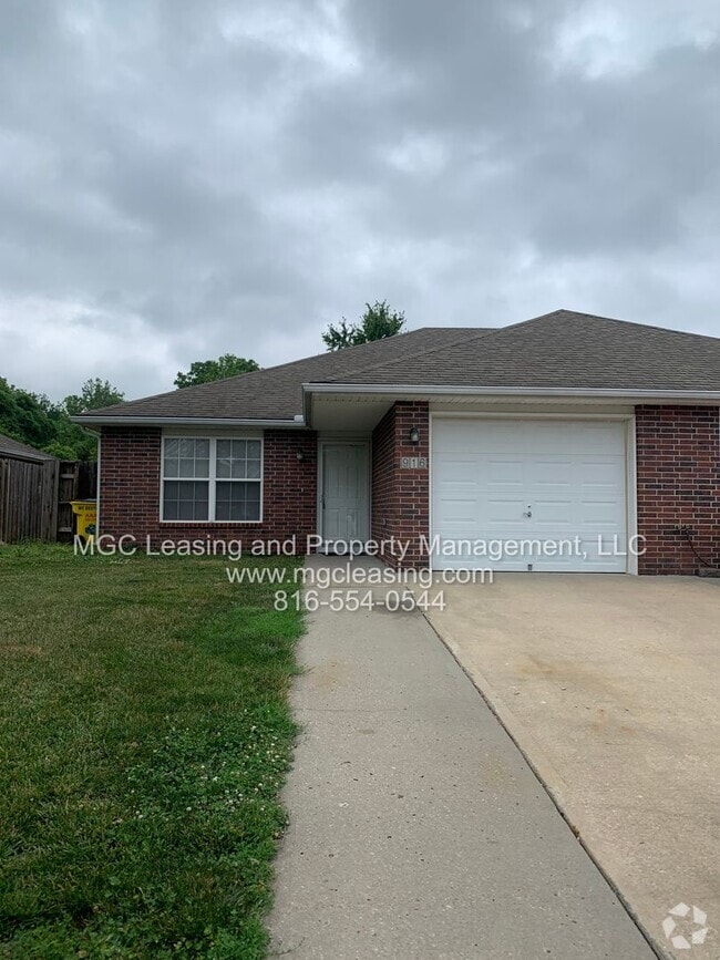 Building Photo - 914-916 SW Sandy Ln