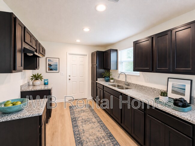 Building Photo - 2123 Moncrief Rd