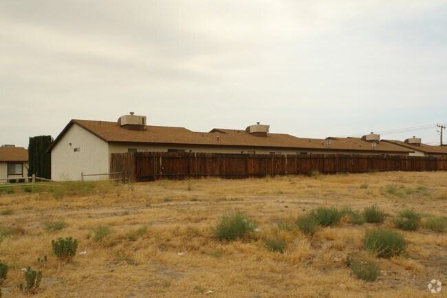Building Photo - 15992 Sequoia Ave