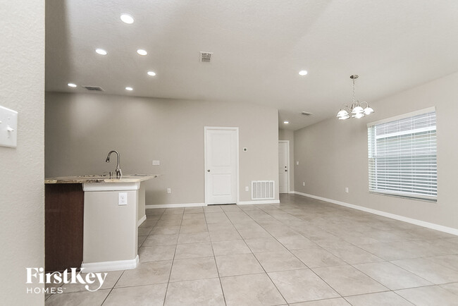 Building Photo - 10224 Strawberry Tetra Dr