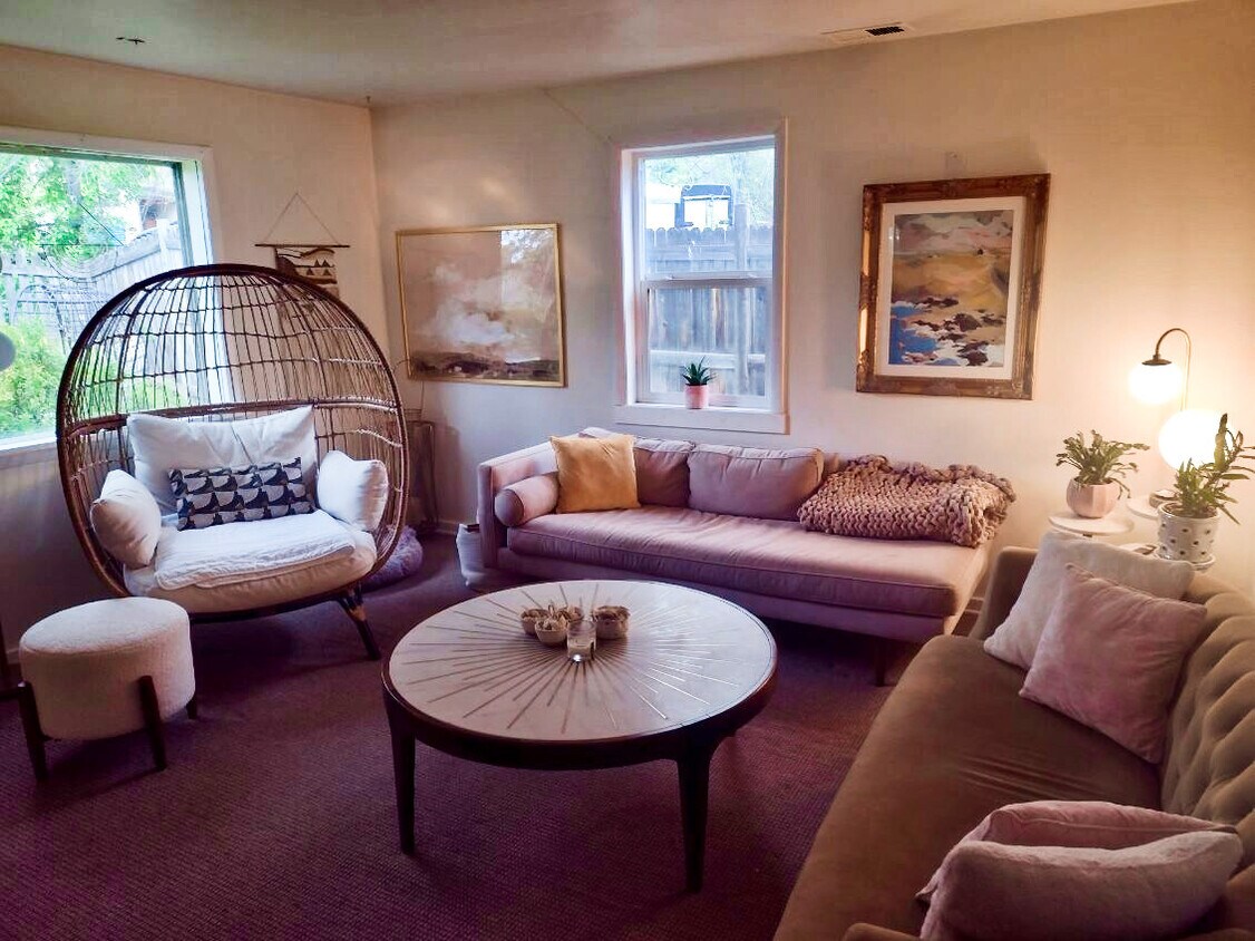 Sala de estar - 1855 Redwood Ave