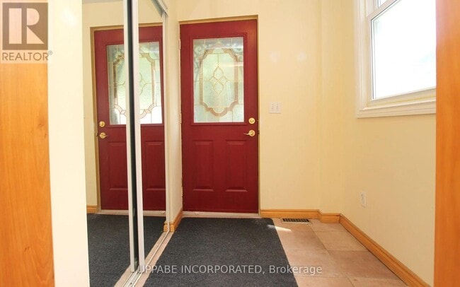 Building Photo - 556 Melbourne Ave