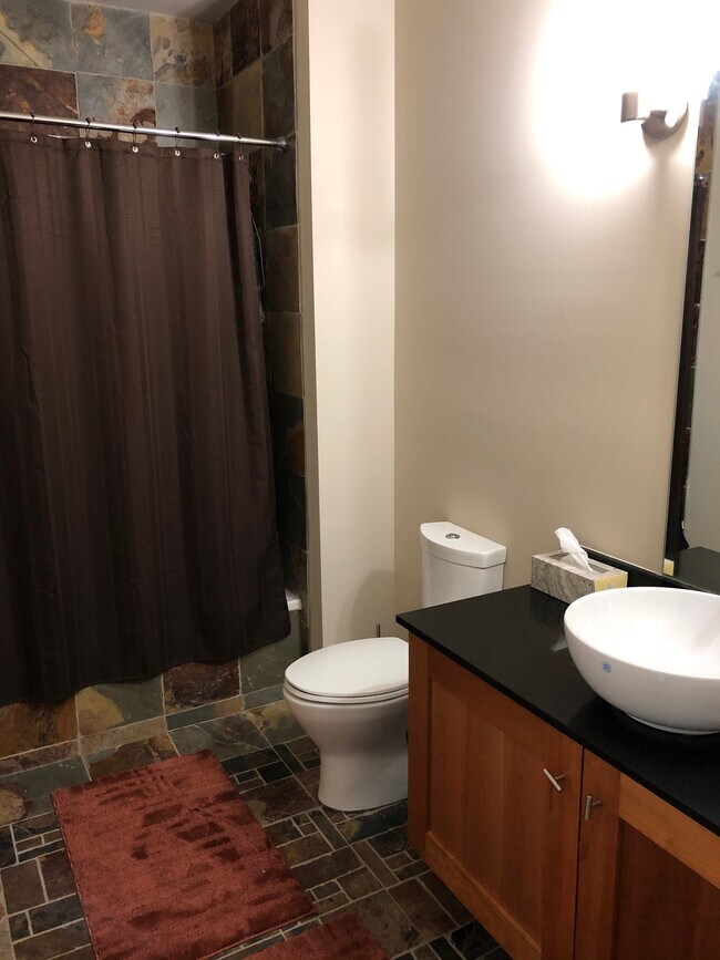 Foto del edificio - 207 E 31st St. APT 4F