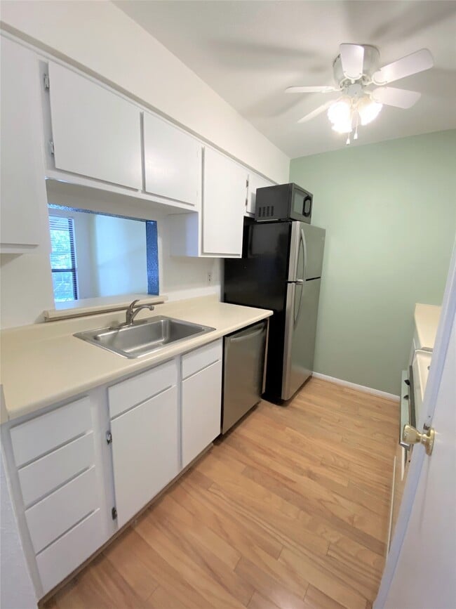 Building Photo - 5711 Sugar Hill Dr