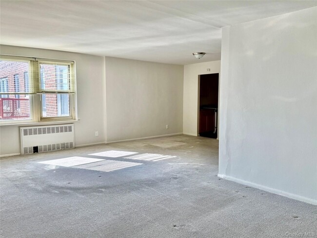 Building Photo - 190 Mineola Blvd