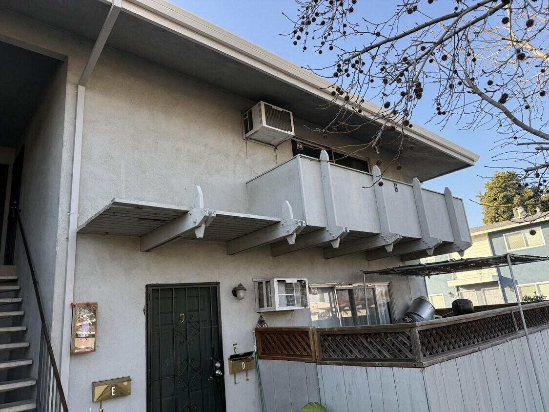 Foto principal - Refreshed Upstairs 2 Bed, 1 Bath Tracy Apa...