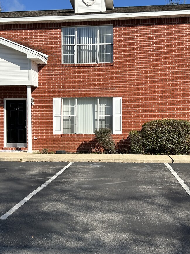 Building Photo - 838 Stonegate Ct