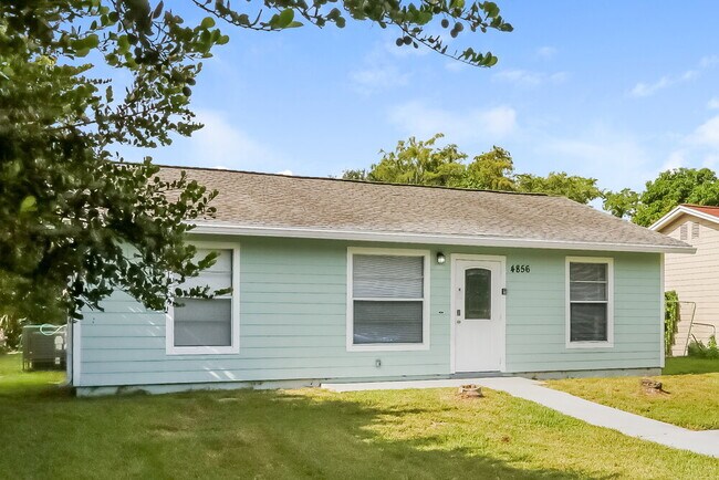 Foto del edificio - 4856 Orlando Ave