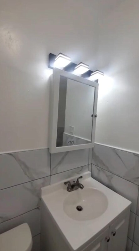Foto del edificio - 546 E 93rd St